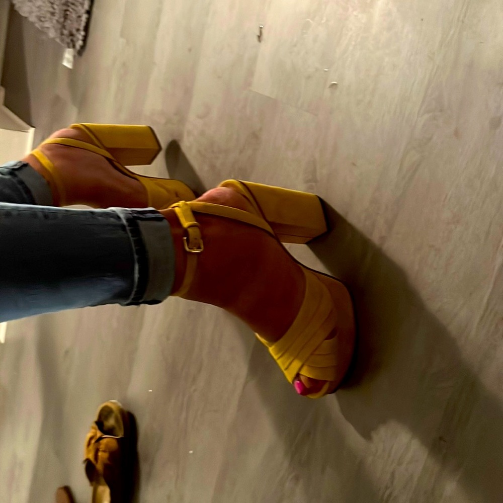 Vintage mustard Platform Valore coach sandals